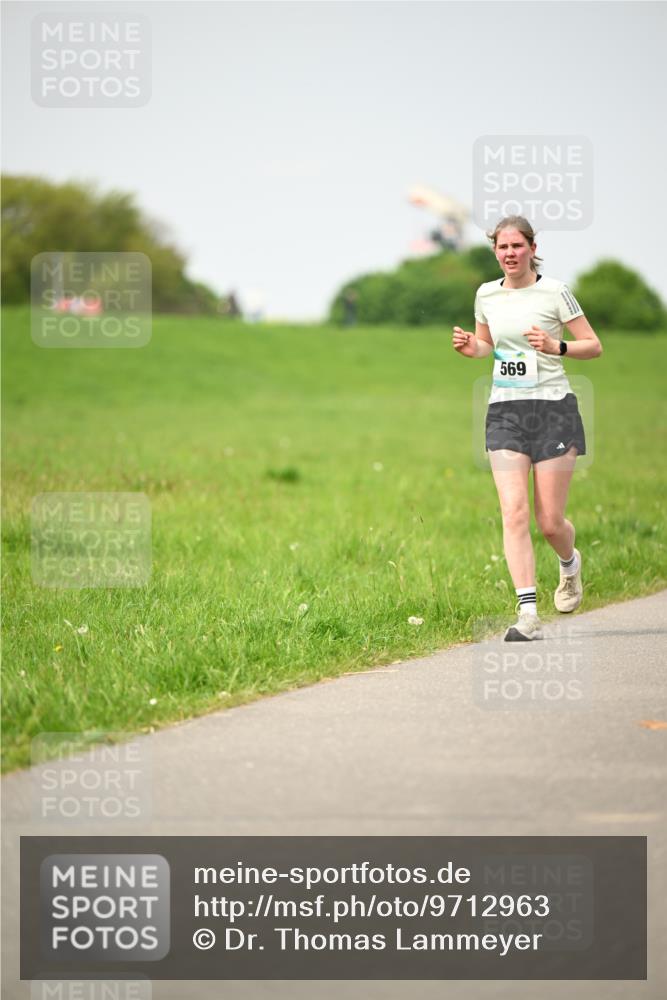 10.05.2026 - 8. Wedeler Halbmarathon Dr. Thomas Lammeyer http://msf.ph/oto/9712963 10.05.2026 12:11:34 Laufen 569 meine-sportfotos.de