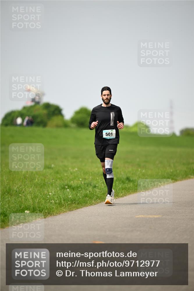 10.05.2026 - 8. Wedeler Halbmarathon Dr. Thomas Lammeyer http://msf.ph/oto/9712977 10.05.2026 12:11:57 Laufen 501 meine-sportfotos.de