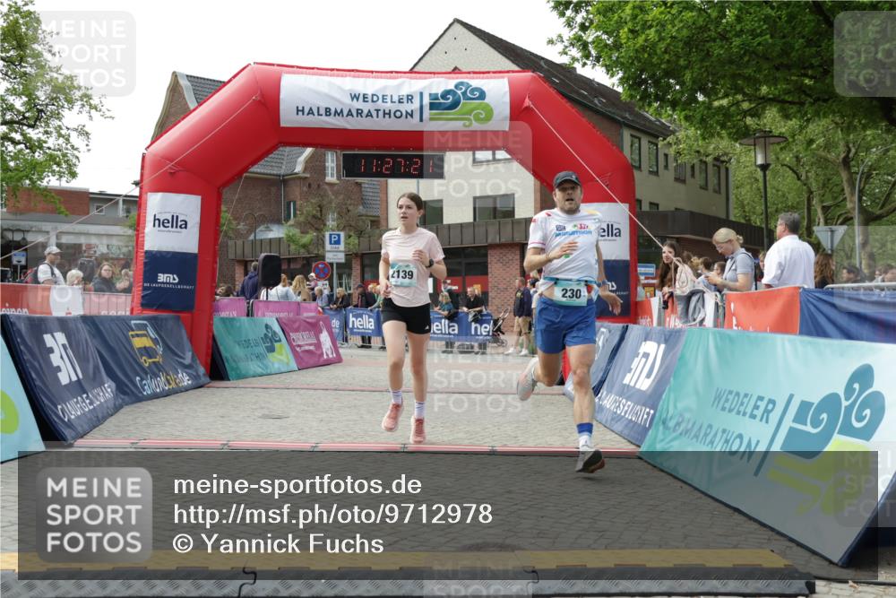 10.05.2026 - 8. Wedeler Halbmarathon Yannick Fuchs http://msf.ph/oto/9712978 10.05.2026 11:27:19 Ziel 230, 735, 2139 meine-sportfotos.de
