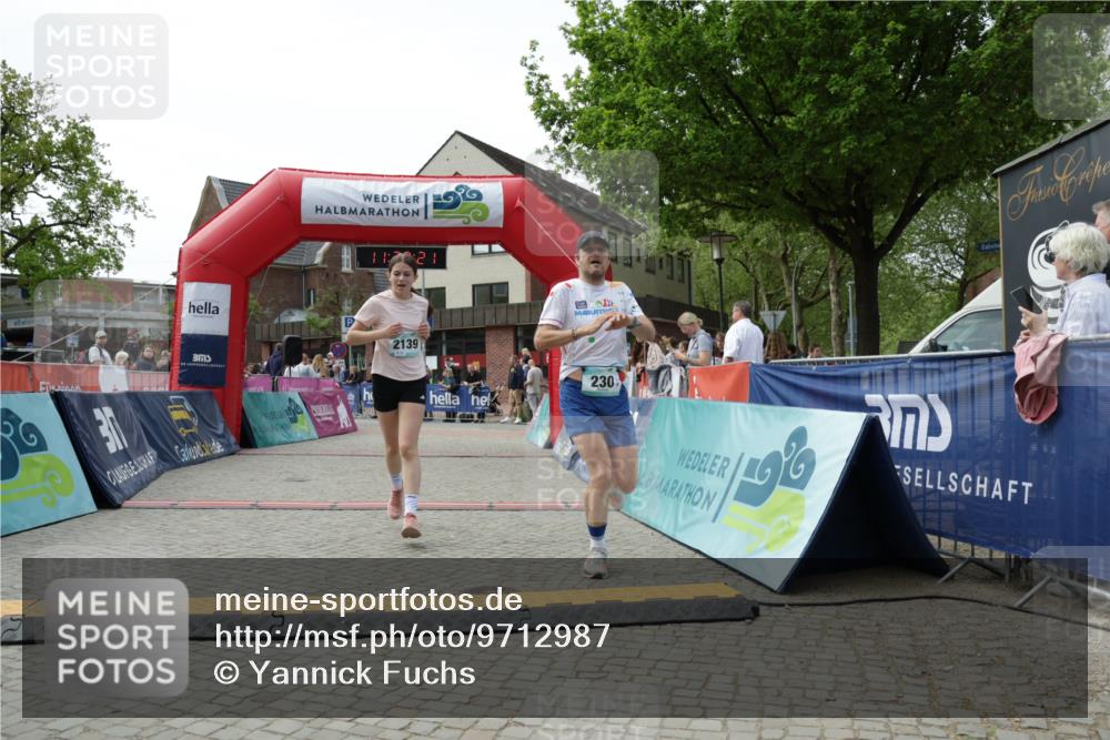 10.05.2026 - 8. Wedeler Halbmarathon Yannick Fuchs http://msf.ph/oto/9712987 10.05.2026 11:27:19 Ziel 230, 735, 2139 meine-sportfotos.de