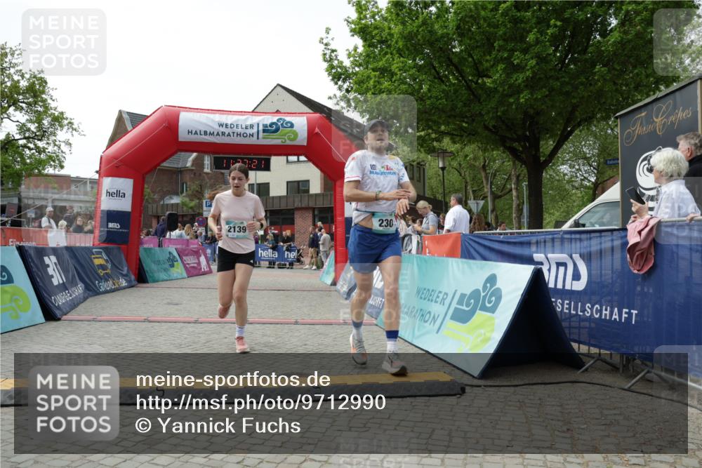 10.05.2026 - 8. Wedeler Halbmarathon Yannick Fuchs http://msf.ph/oto/9712990 10.05.2026 11:27:20 Ziel 230, 735, 2139, 2224 meine-sportfotos.de