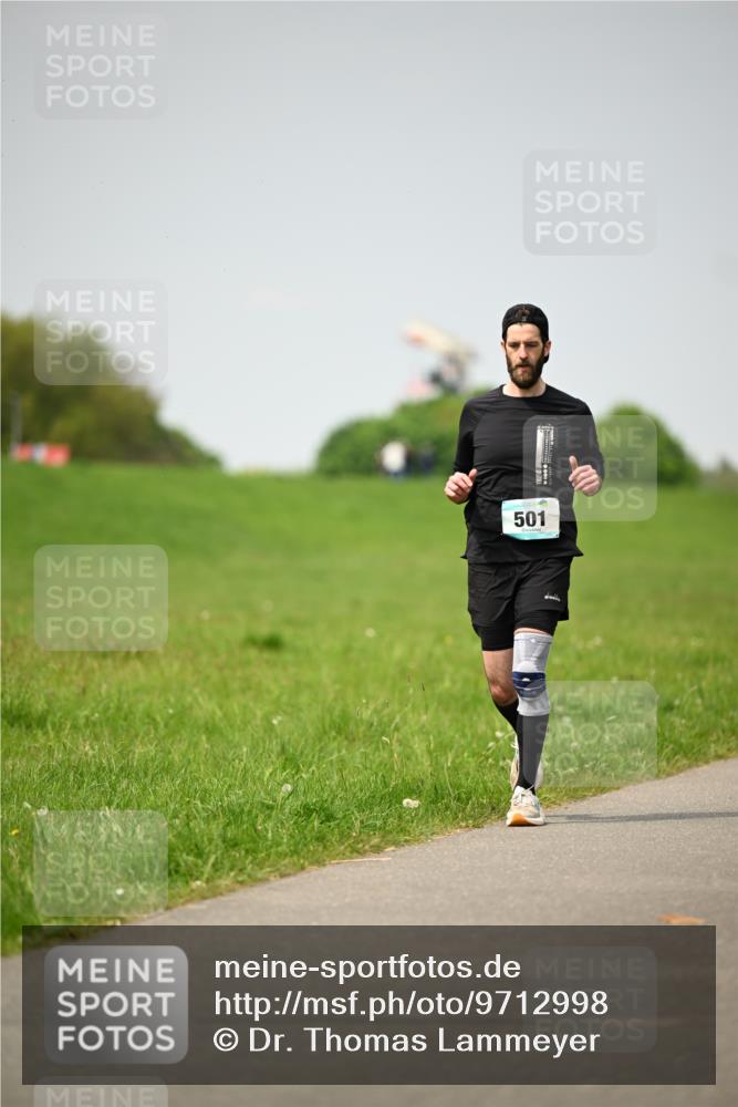 10.05.2026 - 8. Wedeler Halbmarathon Dr. Thomas Lammeyer http://msf.ph/oto/9712998 10.05.2026 12:11:58 Laufen 501 meine-sportfotos.de
