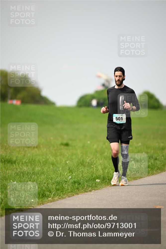 10.05.2026 - 8. Wedeler Halbmarathon Dr. Thomas Lammeyer http://msf.ph/oto/9713001 10.05.2026 12:11:59 Laufen 501 meine-sportfotos.de