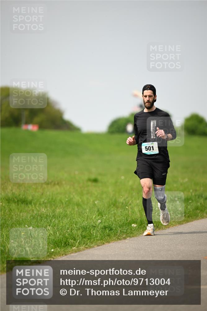 10.05.2026 - 8. Wedeler Halbmarathon Dr. Thomas Lammeyer http://msf.ph/oto/9713004 10.05.2026 12:11:59 Laufen 501 meine-sportfotos.de