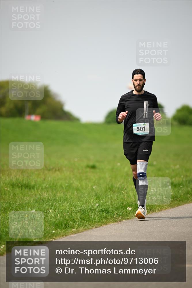 10.05.2026 - 8. Wedeler Halbmarathon Dr. Thomas Lammeyer http://msf.ph/oto/9713006 10.05.2026 12:11:59 Laufen 501 meine-sportfotos.de