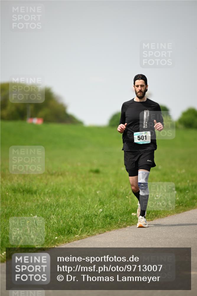 10.05.2026 - 8. Wedeler Halbmarathon Dr. Thomas Lammeyer http://msf.ph/oto/9713007 10.05.2026 12:11:59 Laufen 501 meine-sportfotos.de