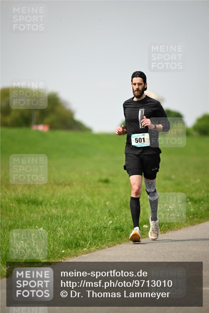10.05.2026 - 8. Wedeler Halbmarathon Dr. Thomas Lammeyer http://msf.ph/oto/9713010 10.05.2026 12:11:59 Laufen 501 meine-sportfotos.de