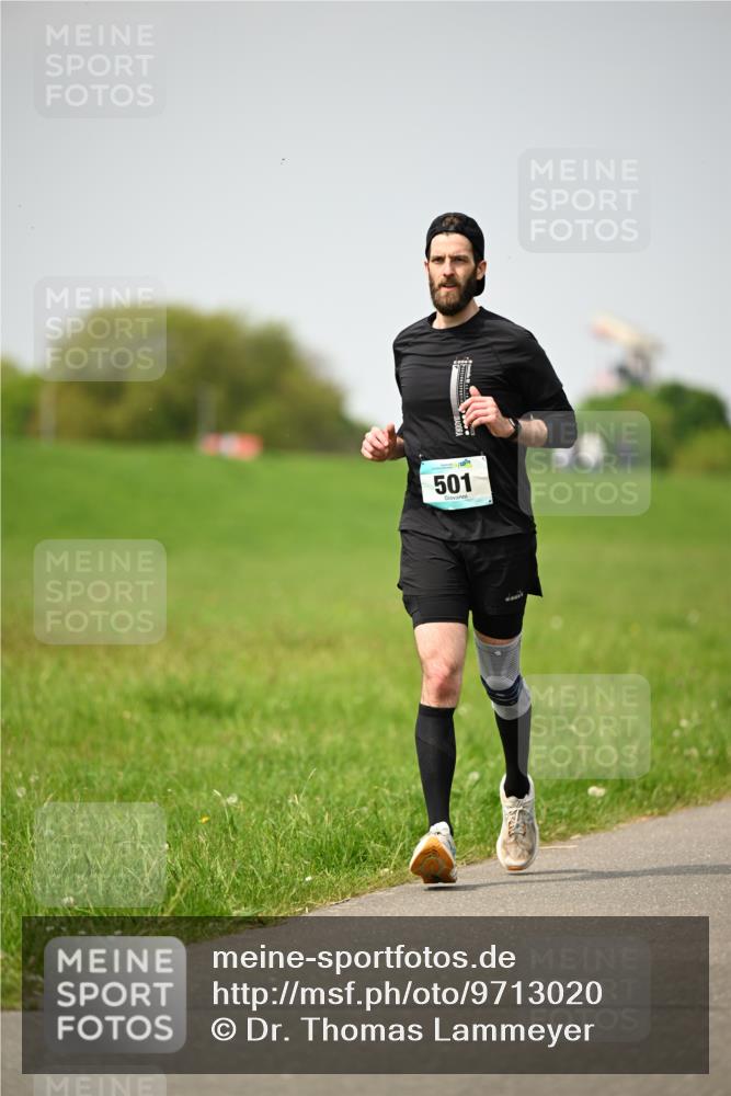10.05.2026 - 8. Wedeler Halbmarathon Dr. Thomas Lammeyer http://msf.ph/oto/9713020 10.05.2026 12:12:00 Laufen 501 meine-sportfotos.de