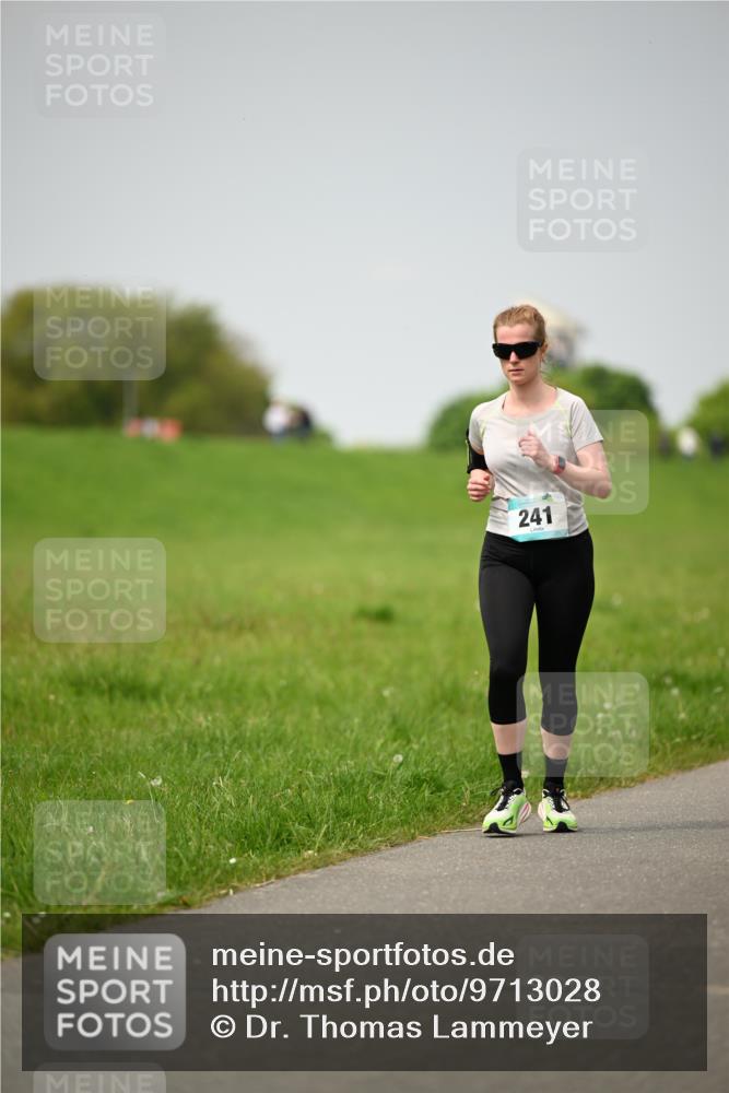 10.05.2026 - 8. Wedeler Halbmarathon Dr. Thomas Lammeyer http://msf.ph/oto/9713028 10.05.2026 12:12:33 Laufen 241 meine-sportfotos.de
