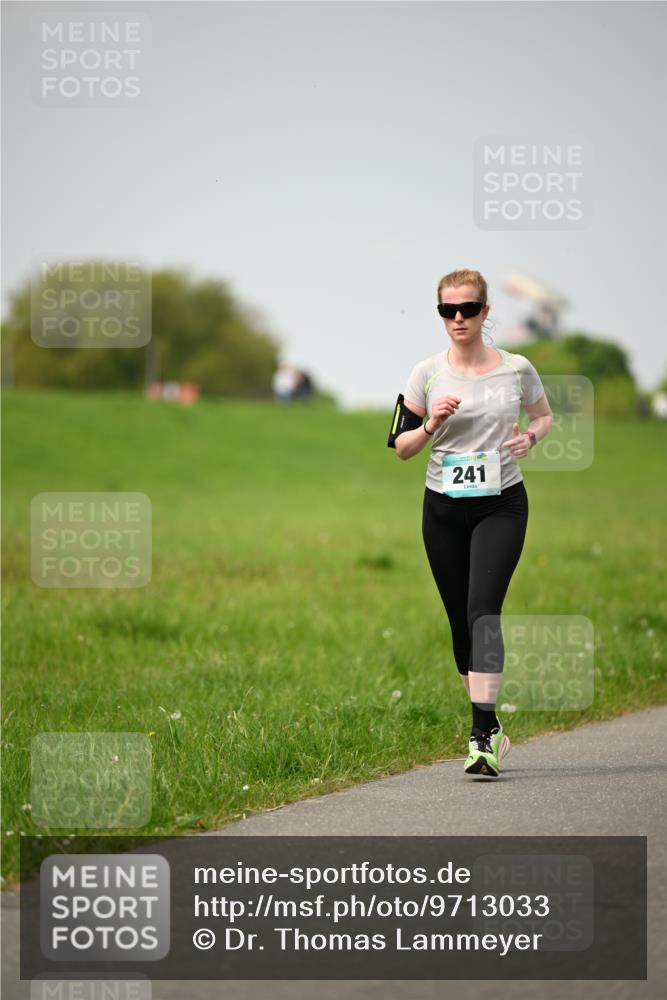 10.05.2026 - 8. Wedeler Halbmarathon Dr. Thomas Lammeyer http://msf.ph/oto/9713033 10.05.2026 12:12:33 Laufen 241 meine-sportfotos.de