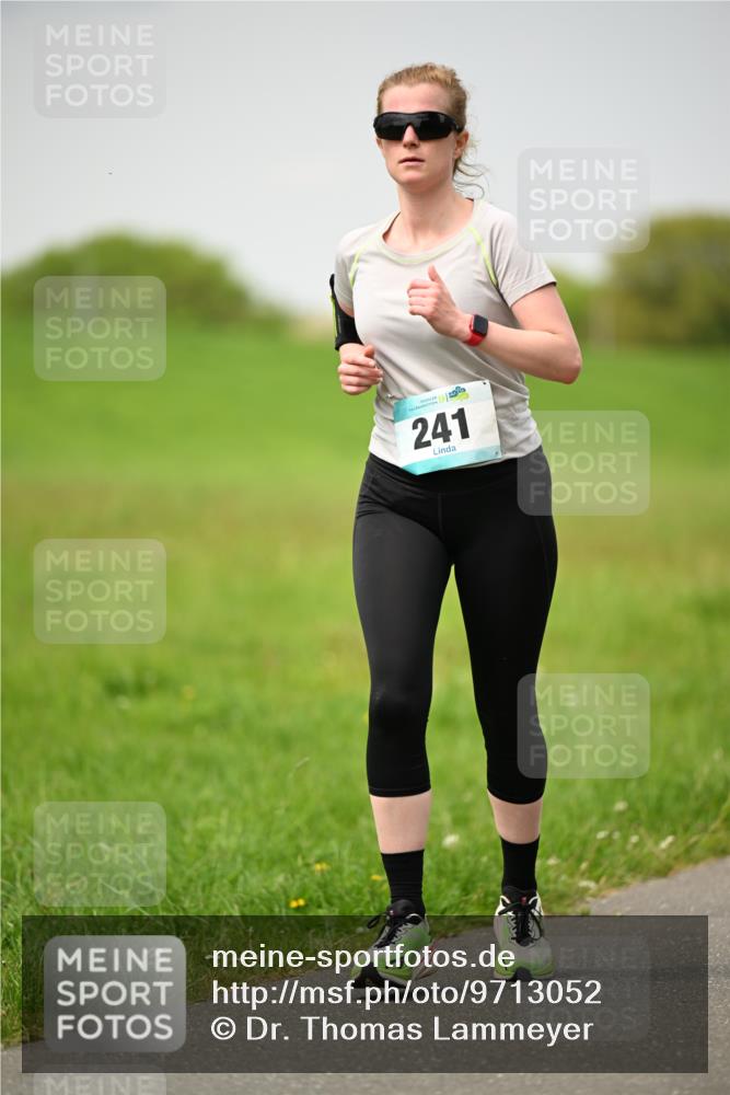 10.05.2026 - 8. Wedeler Halbmarathon Dr. Thomas Lammeyer http://msf.ph/oto/9713052 10.05.2026 12:12:37 Laufen 241 meine-sportfotos.de