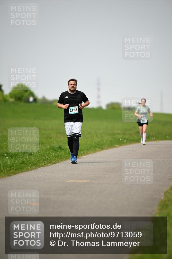 10.05.2026 - 8. Wedeler Halbmarathon Dr. Thomas Lammeyer http://msf.ph/oto/9713059 10.05.2026 12:12:55 Laufen 2133 meine-sportfotos.de