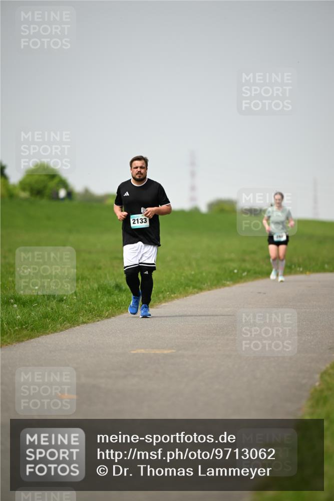 10.05.2026 - 8. Wedeler Halbmarathon Dr. Thomas Lammeyer http://msf.ph/oto/9713062 10.05.2026 12:12:55 Laufen 2133 meine-sportfotos.de