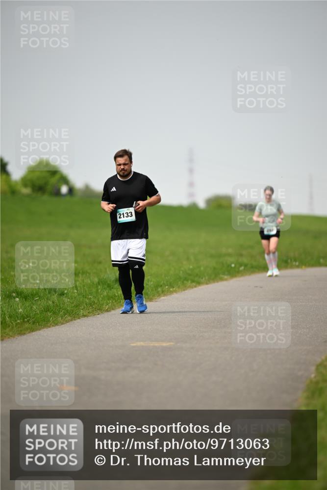 10.05.2026 - 8. Wedeler Halbmarathon Dr. Thomas Lammeyer http://msf.ph/oto/9713063 10.05.2026 12:12:55 Laufen 2133 meine-sportfotos.de