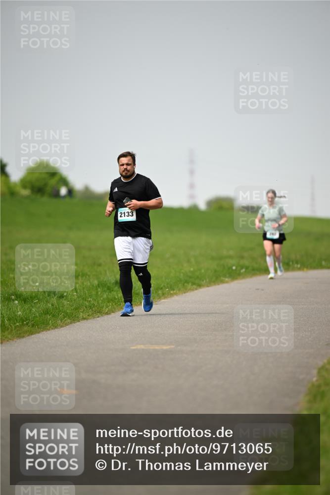 10.05.2026 - 8. Wedeler Halbmarathon Dr. Thomas Lammeyer http://msf.ph/oto/9713065 10.05.2026 12:12:55 Laufen 2133 meine-sportfotos.de