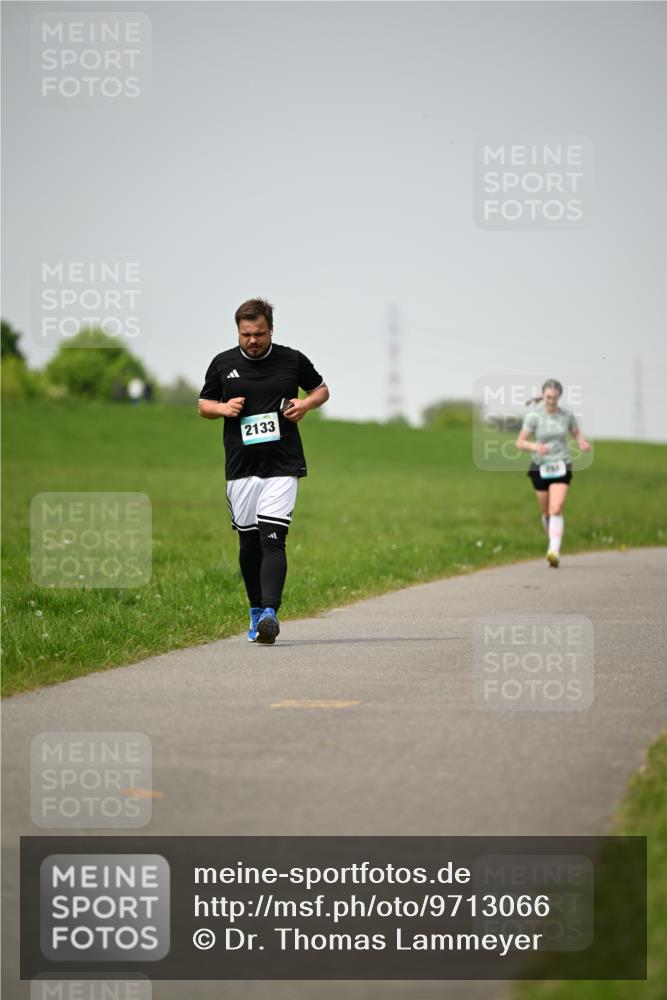 10.05.2026 - 8. Wedeler Halbmarathon Dr. Thomas Lammeyer http://msf.ph/oto/9713066 10.05.2026 12:12:55 Laufen 2133 meine-sportfotos.de