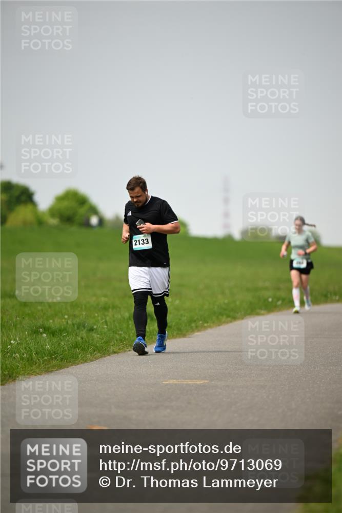 10.05.2026 - 8. Wedeler Halbmarathon Dr. Thomas Lammeyer http://msf.ph/oto/9713069 10.05.2026 12:12:56 Laufen 2133 meine-sportfotos.de