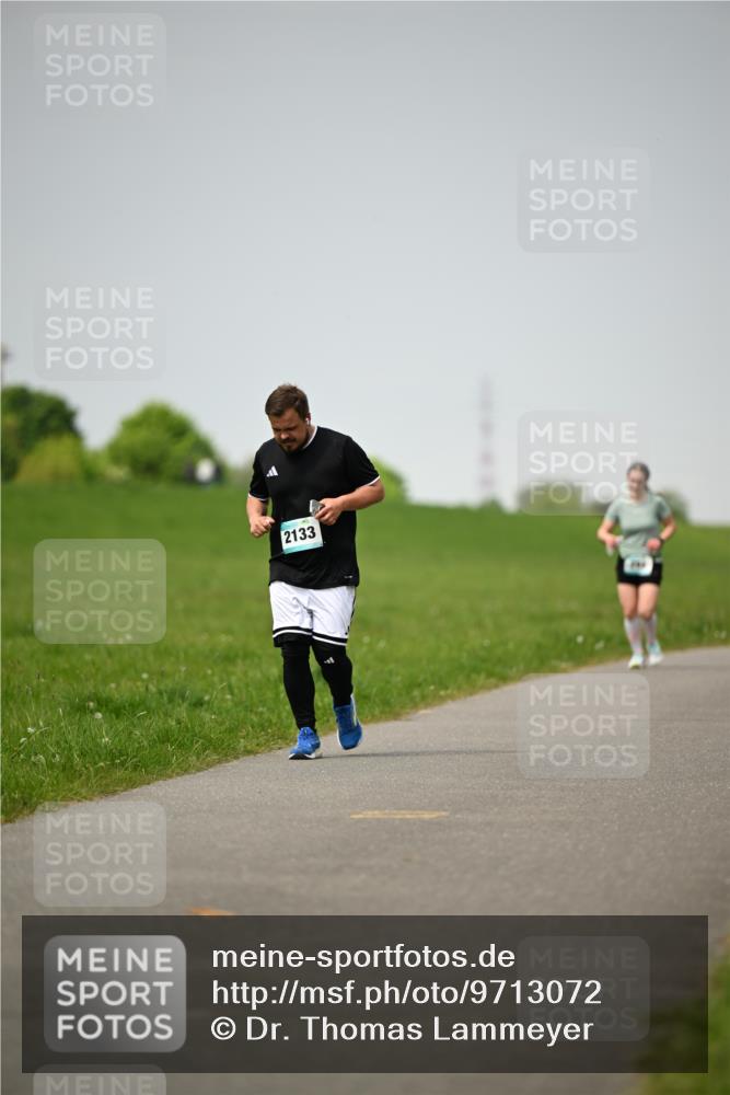 10.05.2026 - 8. Wedeler Halbmarathon Dr. Thomas Lammeyer http://msf.ph/oto/9713072 10.05.2026 12:12:56 Laufen 2133 meine-sportfotos.de