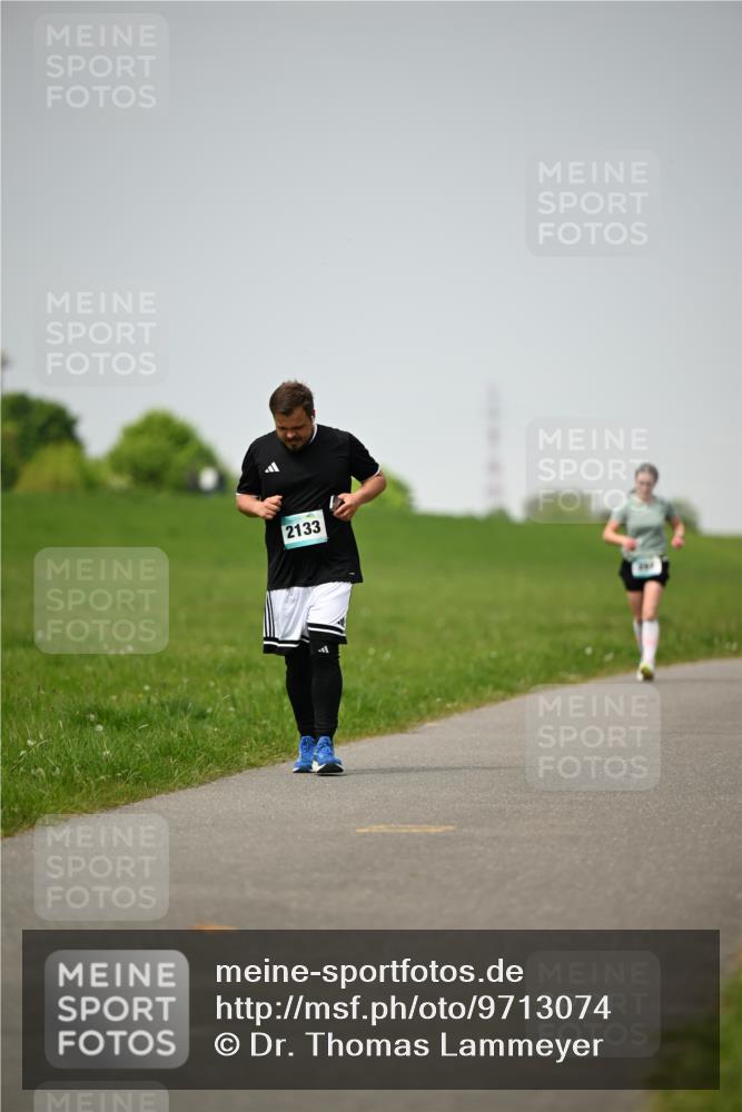 10.05.2026 - 8. Wedeler Halbmarathon Dr. Thomas Lammeyer http://msf.ph/oto/9713074 10.05.2026 12:12:56 Laufen 2133 meine-sportfotos.de
