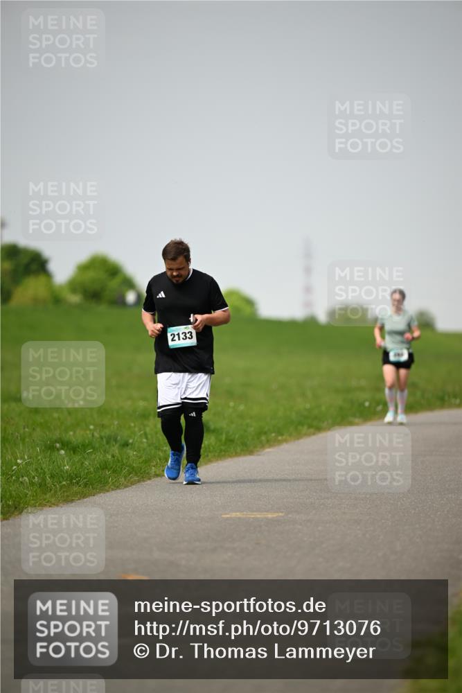 10.05.2026 - 8. Wedeler Halbmarathon Dr. Thomas Lammeyer http://msf.ph/oto/9713076 10.05.2026 12:12:56 Laufen 2133 meine-sportfotos.de