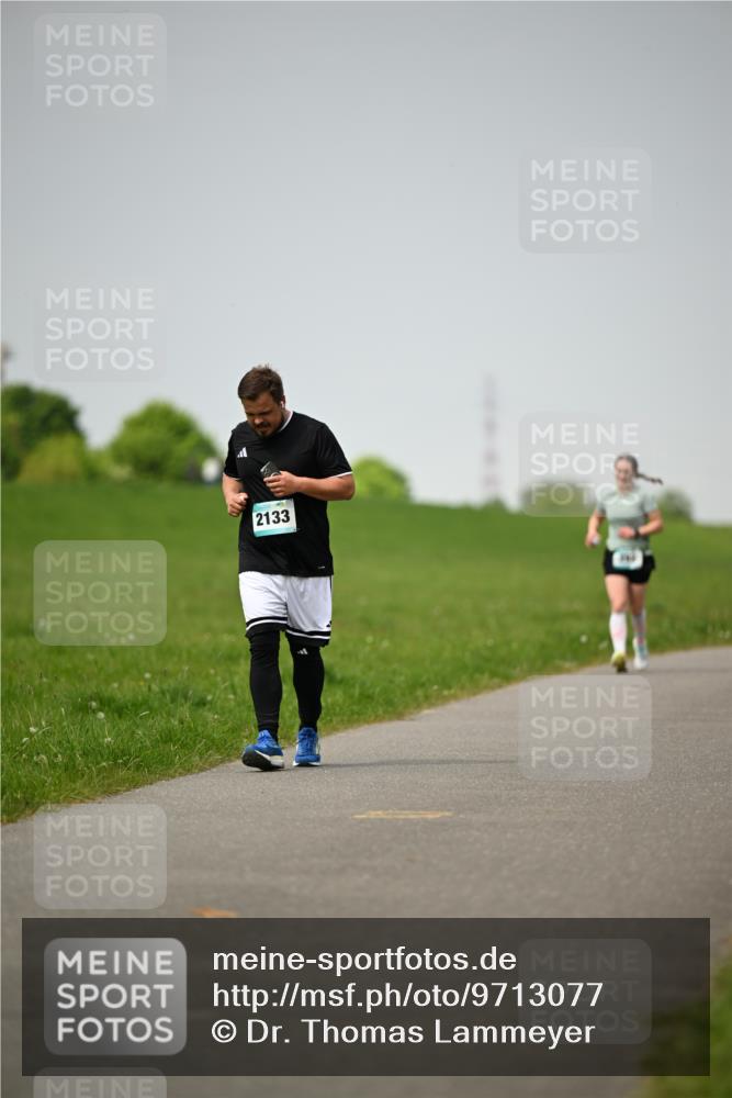 10.05.2026 - 8. Wedeler Halbmarathon Dr. Thomas Lammeyer http://msf.ph/oto/9713077 10.05.2026 12:12:56 Laufen 2133 meine-sportfotos.de