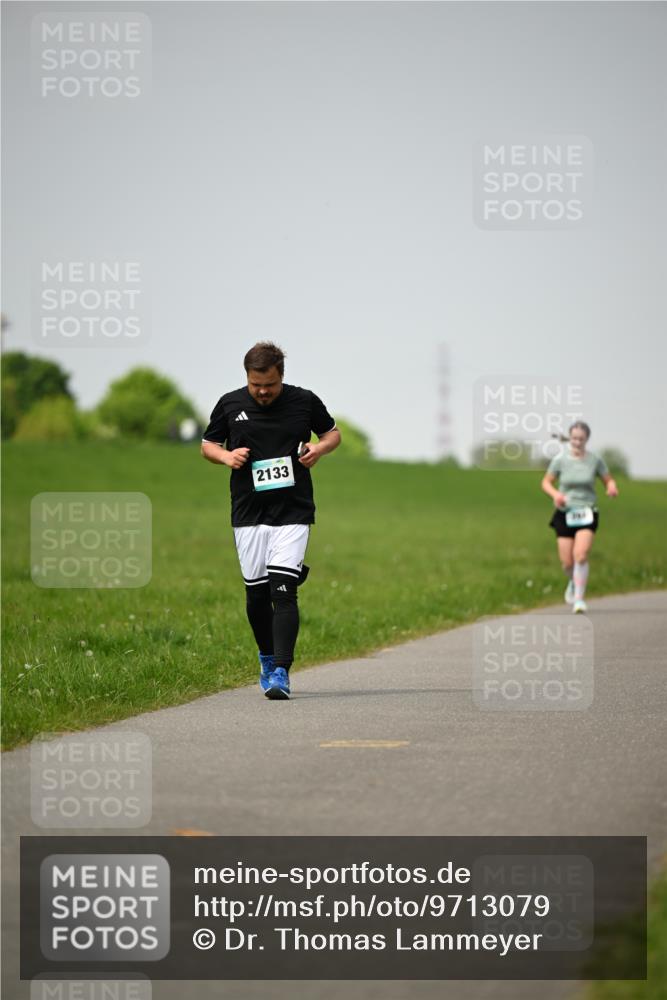 10.05.2026 - 8. Wedeler Halbmarathon Dr. Thomas Lammeyer http://msf.ph/oto/9713079 10.05.2026 12:12:56 Laufen 2133 meine-sportfotos.de