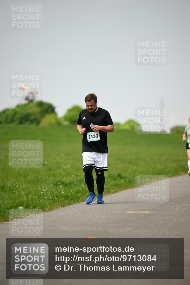 10.05.2026 - 8. Wedeler Halbmarathon Dr. Thomas Lammeyer http://msf.ph/oto/9713084 10.05.2026 12:12:57 Laufen 2133 meine-sportfotos.de