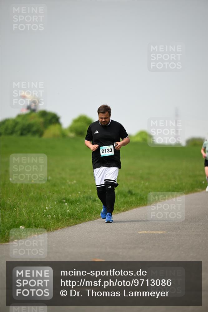 10.05.2026 - 8. Wedeler Halbmarathon Dr. Thomas Lammeyer http://msf.ph/oto/9713086 10.05.2026 12:12:57 Laufen 2133 meine-sportfotos.de