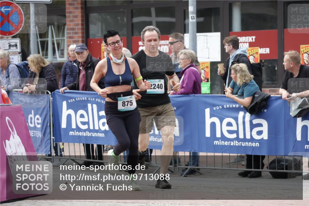 10.05.2026 - 8. Wedeler Halbmarathon Yannick Fuchs http://msf.ph/oto/9713088 10.05.2026 11:27:47 Ziel 875, 2210, 2240 meine-sportfotos.de