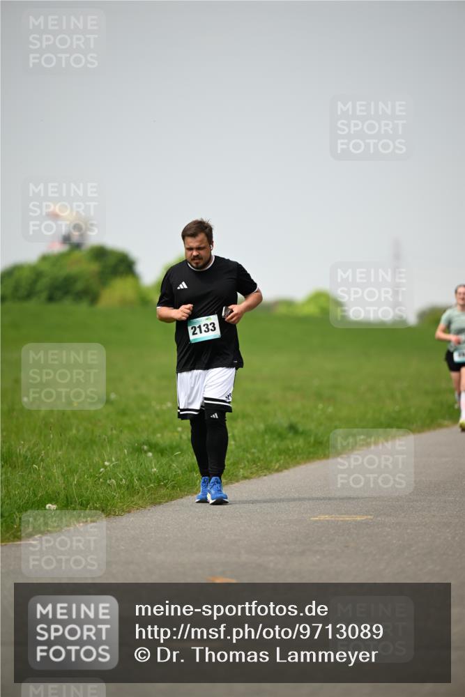 10.05.2026 - 8. Wedeler Halbmarathon Dr. Thomas Lammeyer http://msf.ph/oto/9713089 10.05.2026 12:12:57 Laufen 2133 meine-sportfotos.de