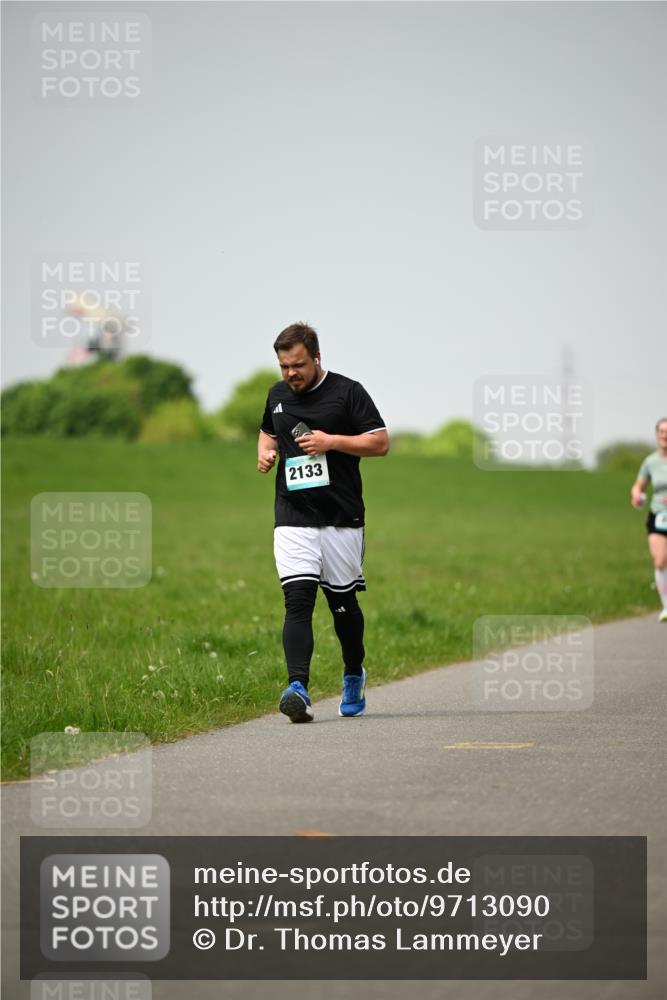 10.05.2026 - 8. Wedeler Halbmarathon Dr. Thomas Lammeyer http://msf.ph/oto/9713090 10.05.2026 12:12:57 Laufen 2133 meine-sportfotos.de