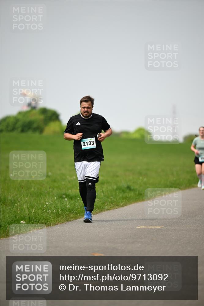 10.05.2026 - 8. Wedeler Halbmarathon Dr. Thomas Lammeyer http://msf.ph/oto/9713092 10.05.2026 12:12:58 Laufen 2133 meine-sportfotos.de