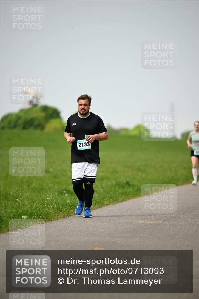 10.05.2026 - 8. Wedeler Halbmarathon Dr. Thomas Lammeyer http://msf.ph/oto/9713093 10.05.2026 12:12:58 Laufen 2133 meine-sportfotos.de