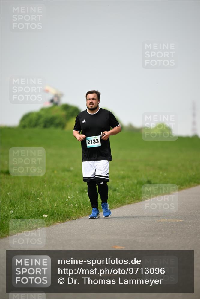 10.05.2026 - 8. Wedeler Halbmarathon Dr. Thomas Lammeyer http://msf.ph/oto/9713096 10.05.2026 12:12:58 Laufen 2133 meine-sportfotos.de