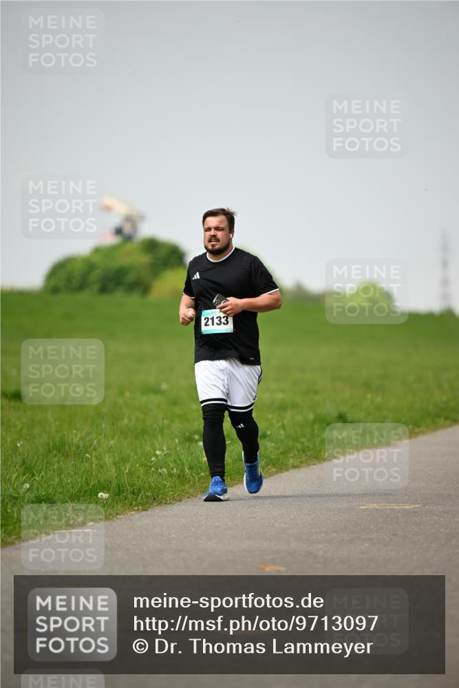 10.05.2026 - 8. Wedeler Halbmarathon Dr. Thomas Lammeyer http://msf.ph/oto/9713097 10.05.2026 12:12:58 Laufen 2133 meine-sportfotos.de