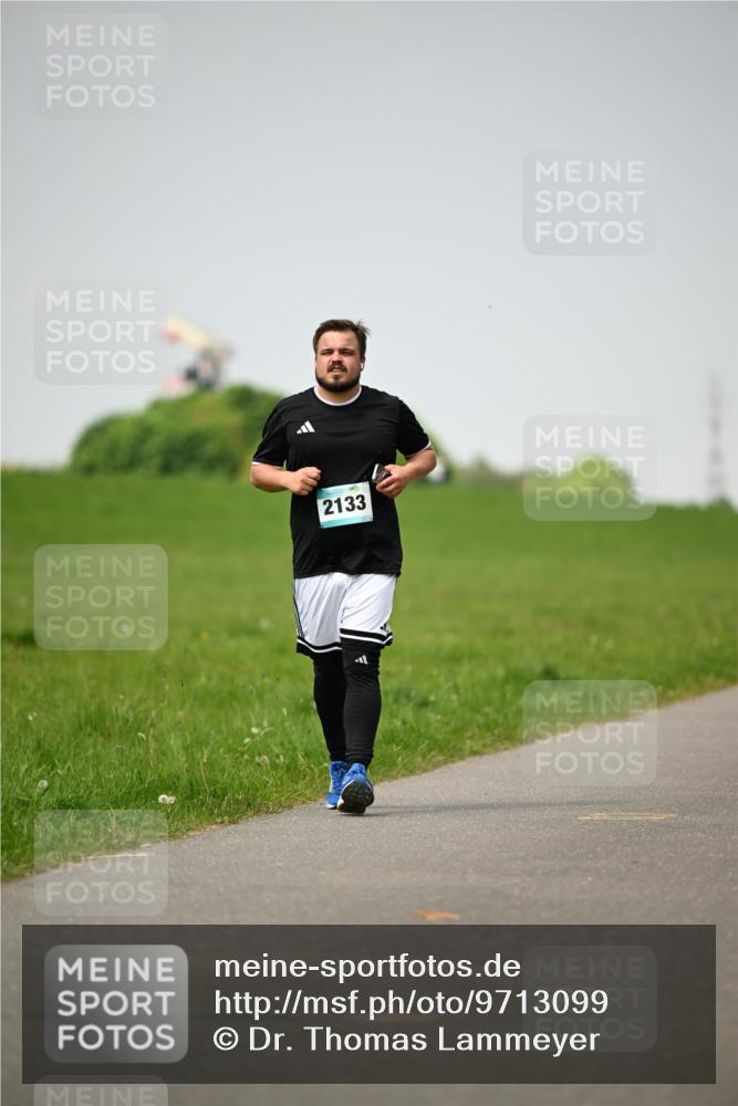 10.05.2026 - 8. Wedeler Halbmarathon Dr. Thomas Lammeyer http://msf.ph/oto/9713099 10.05.2026 12:12:58 Laufen 2133 meine-sportfotos.de