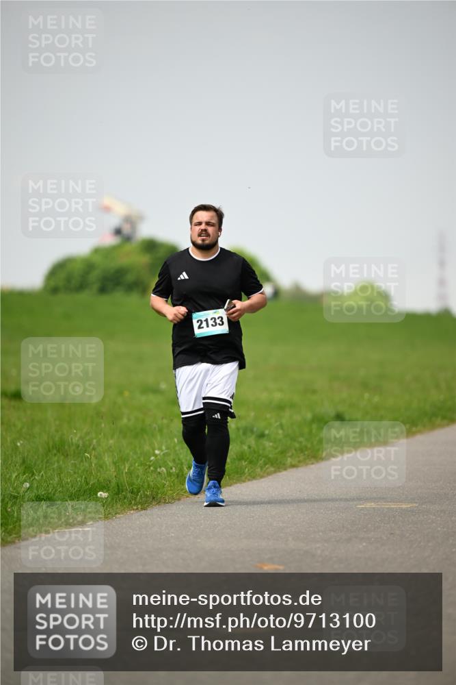 10.05.2026 - 8. Wedeler Halbmarathon Dr. Thomas Lammeyer http://msf.ph/oto/9713100 10.05.2026 12:12:58 Laufen 2133 meine-sportfotos.de