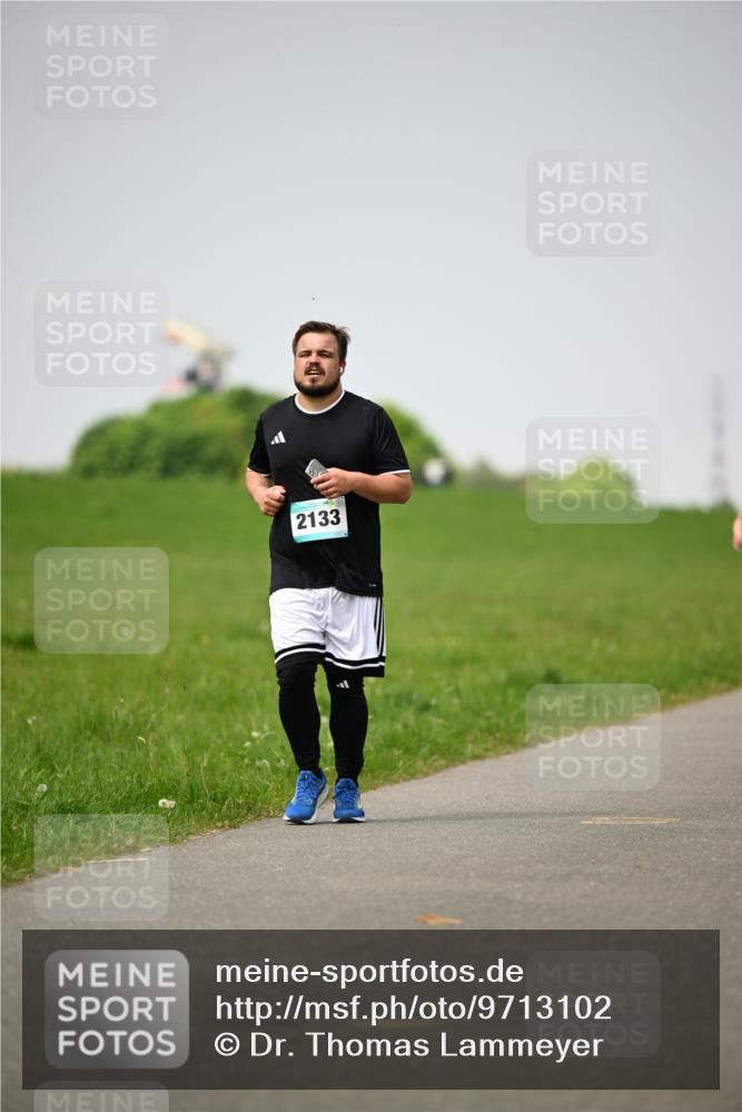 10.05.2026 - 8. Wedeler Halbmarathon Dr. Thomas Lammeyer http://msf.ph/oto/9713102 10.05.2026 12:12:59 Laufen 2133 meine-sportfotos.de