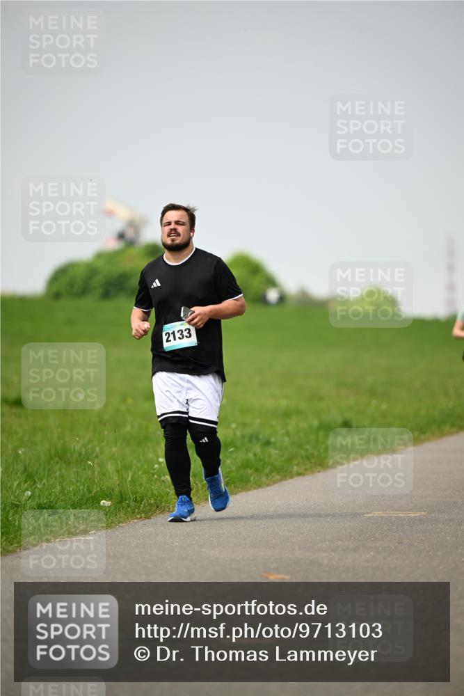 10.05.2026 - 8. Wedeler Halbmarathon Dr. Thomas Lammeyer http://msf.ph/oto/9713103 10.05.2026 12:12:59 Laufen 2133 meine-sportfotos.de
