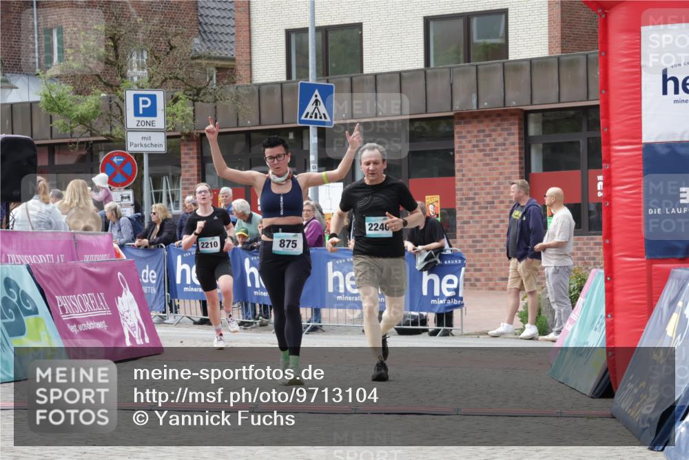 10.05.2026 - 8. Wedeler Halbmarathon Yannick Fuchs http://msf.ph/oto/9713104 10.05.2026 11:27:49 Ziel 875, 2106, 2210, 2240 meine-sportfotos.de
