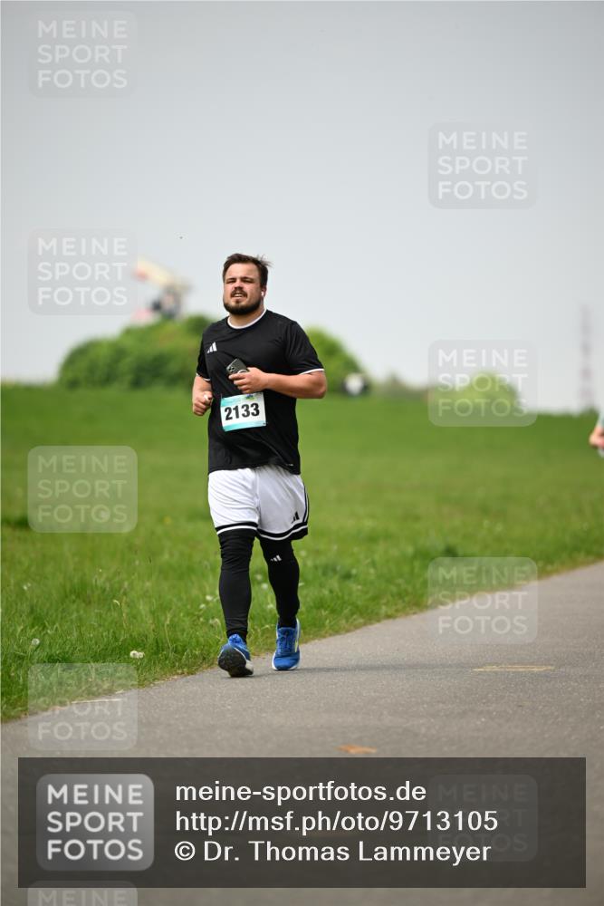 10.05.2026 - 8. Wedeler Halbmarathon Dr. Thomas Lammeyer http://msf.ph/oto/9713105 10.05.2026 12:12:59 Laufen 2133 meine-sportfotos.de