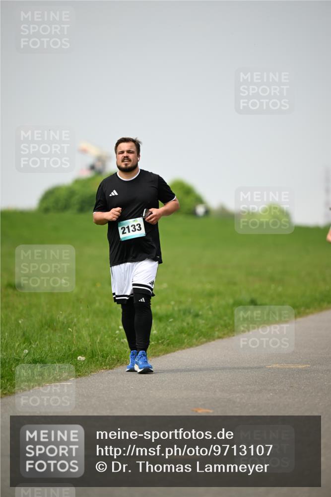 10.05.2026 - 8. Wedeler Halbmarathon Dr. Thomas Lammeyer http://msf.ph/oto/9713107 10.05.2026 12:12:59 Laufen 2133 meine-sportfotos.de