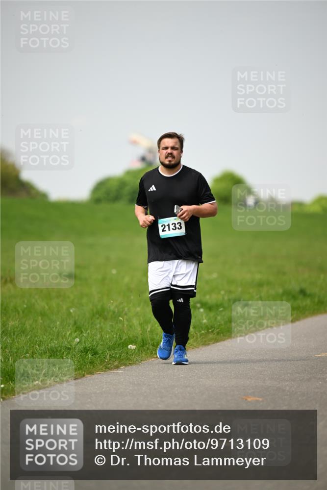 10.05.2026 - 8. Wedeler Halbmarathon Dr. Thomas Lammeyer http://msf.ph/oto/9713109 10.05.2026 12:12:59 Laufen 2133 meine-sportfotos.de