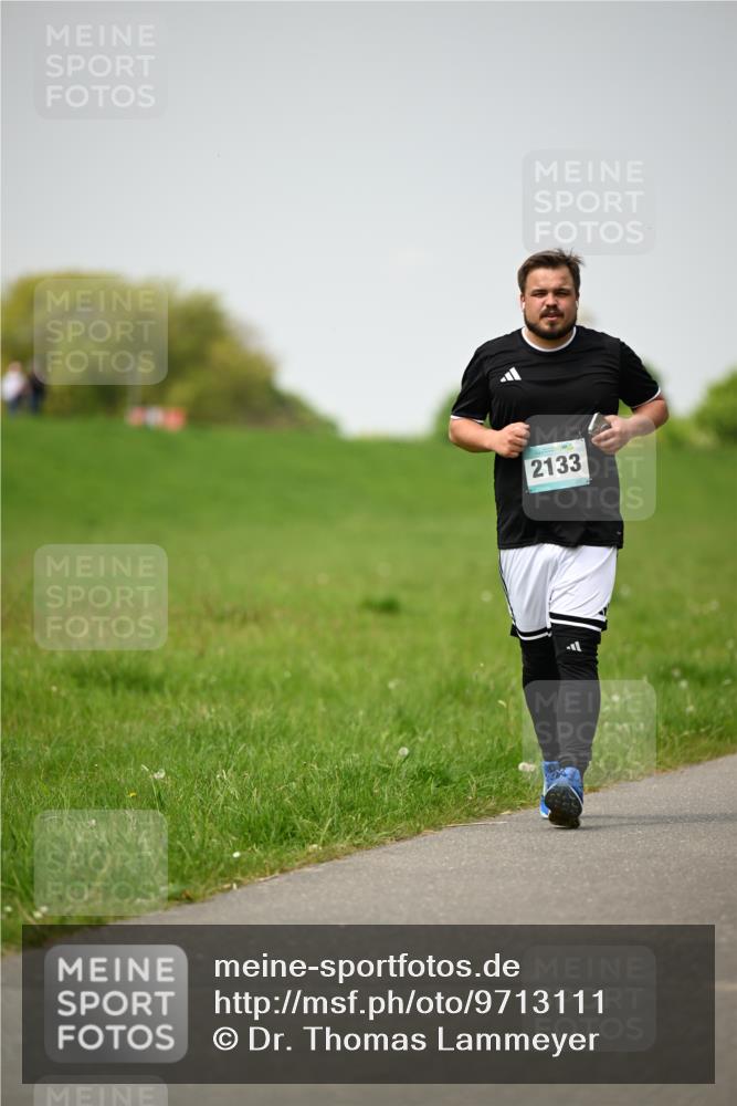 10.05.2026 - 8. Wedeler Halbmarathon Dr. Thomas Lammeyer http://msf.ph/oto/9713111 10.05.2026 12:13:00 Laufen 2133 meine-sportfotos.de