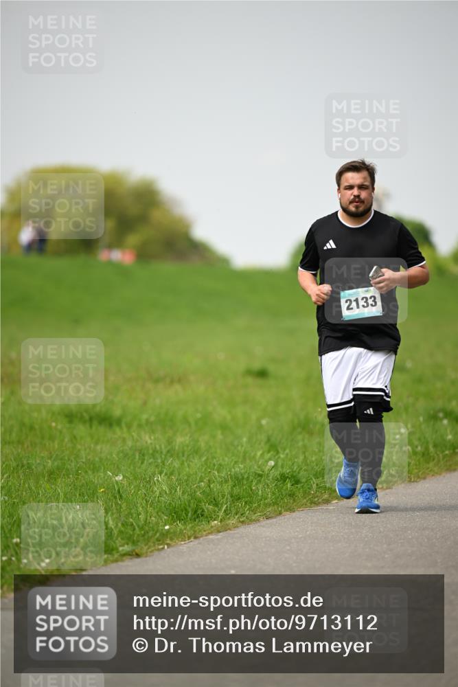 10.05.2026 - 8. Wedeler Halbmarathon Dr. Thomas Lammeyer http://msf.ph/oto/9713112 10.05.2026 12:13:00 Laufen 2133 meine-sportfotos.de