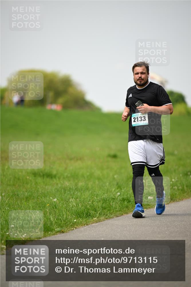 10.05.2026 - 8. Wedeler Halbmarathon Dr. Thomas Lammeyer http://msf.ph/oto/9713115 10.05.2026 12:13:00 Laufen 2133 meine-sportfotos.de