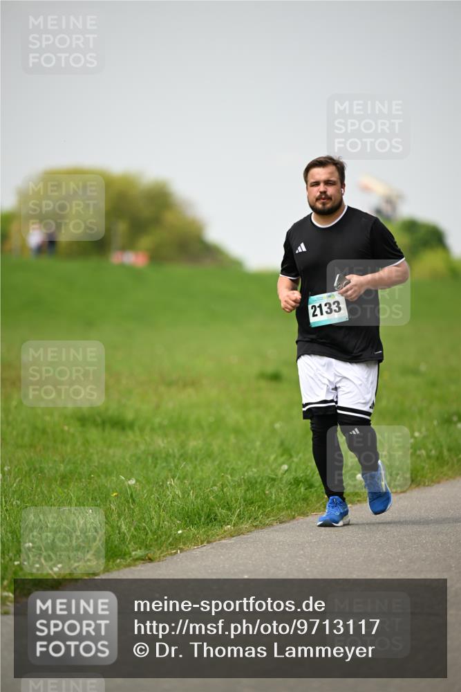 10.05.2026 - 8. Wedeler Halbmarathon Dr. Thomas Lammeyer http://msf.ph/oto/9713117 10.05.2026 12:13:00 Laufen 2133 meine-sportfotos.de