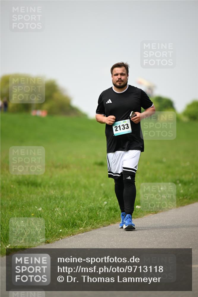 10.05.2026 - 8. Wedeler Halbmarathon Dr. Thomas Lammeyer http://msf.ph/oto/9713118 10.05.2026 12:13:00 Laufen 2133 meine-sportfotos.de