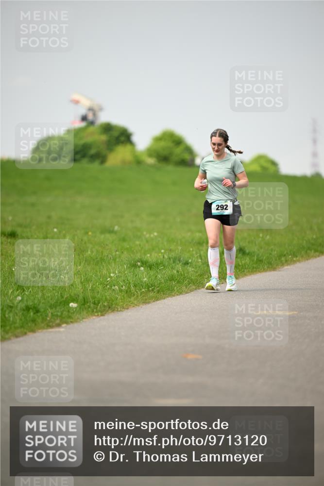 10.05.2026 - 8. Wedeler Halbmarathon Dr. Thomas Lammeyer http://msf.ph/oto/9713120 10.05.2026 12:13:04 Laufen 292 meine-sportfotos.de