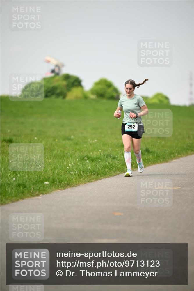 10.05.2026 - 8. Wedeler Halbmarathon Dr. Thomas Lammeyer http://msf.ph/oto/9713123 10.05.2026 12:13:04 Laufen 292 meine-sportfotos.de